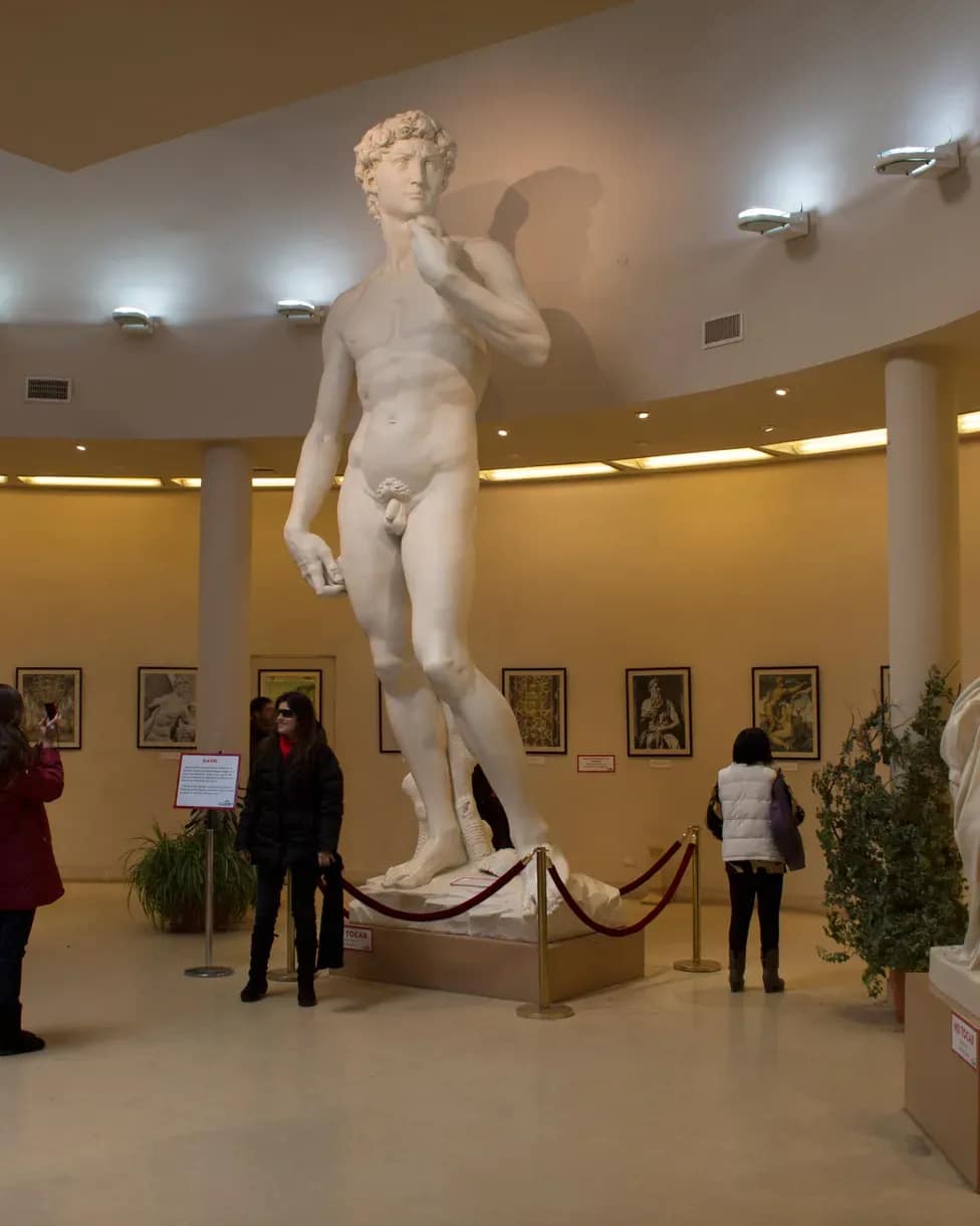 Copia de la escultura de El David en la Galeria de arte de Teleférico Cerro Otto